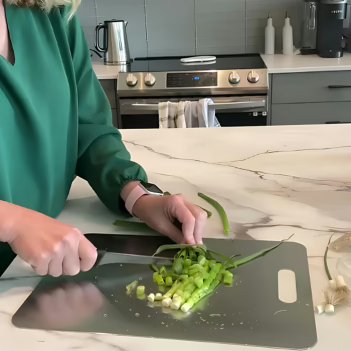Cutium Titanium Cutting Board Image